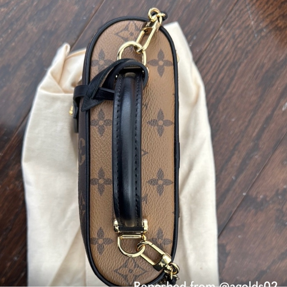 Louis Vuitton Vanity Pouch in Monogram Canvas - Picture 2 of 8